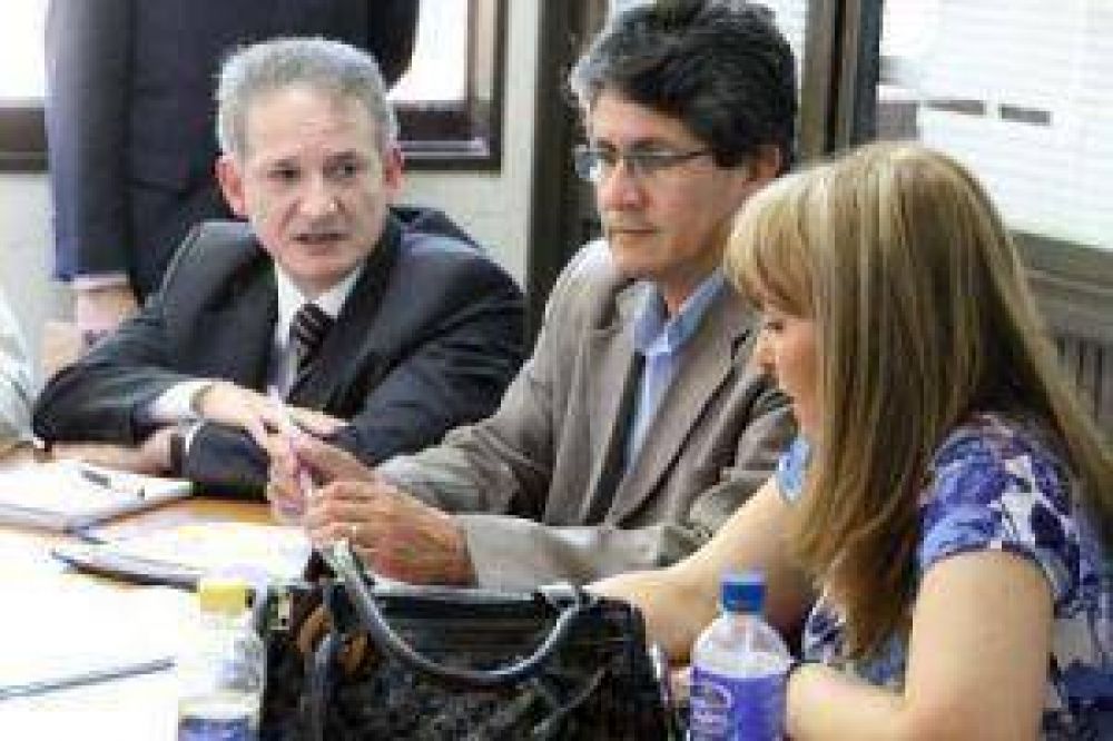 El salario docente se discutir� en 2011 con los 14 sindicatos 