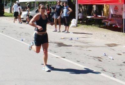 ANA IRIBARREN SE IMPUSO EN EL TRIATL�N DE CHASCOMUS �Qui�n la para?