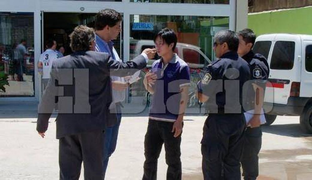 Vecinos intentaron evitar nueva clausura contra un s�per chino