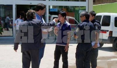 Vecinos intentaron evitar nueva clausura contra un s�per chino