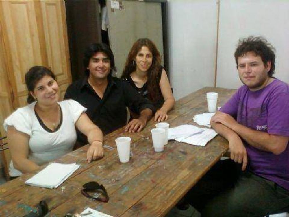 Agrupaci�n Flor de Ceibo La juventud se organiza en la militancia 	  