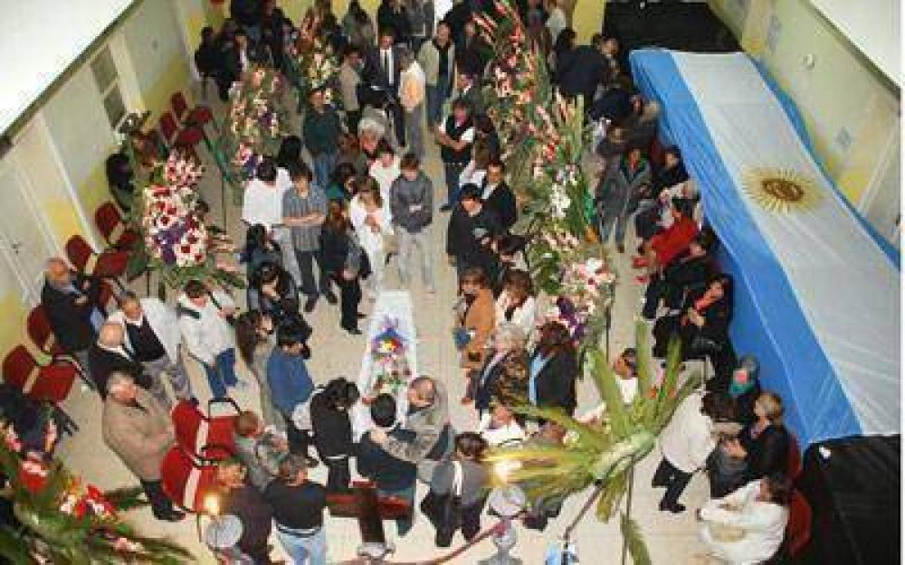 Pol�ticos, gremialistas y dirigentes sociales le dieron el adi�s a Morej�n