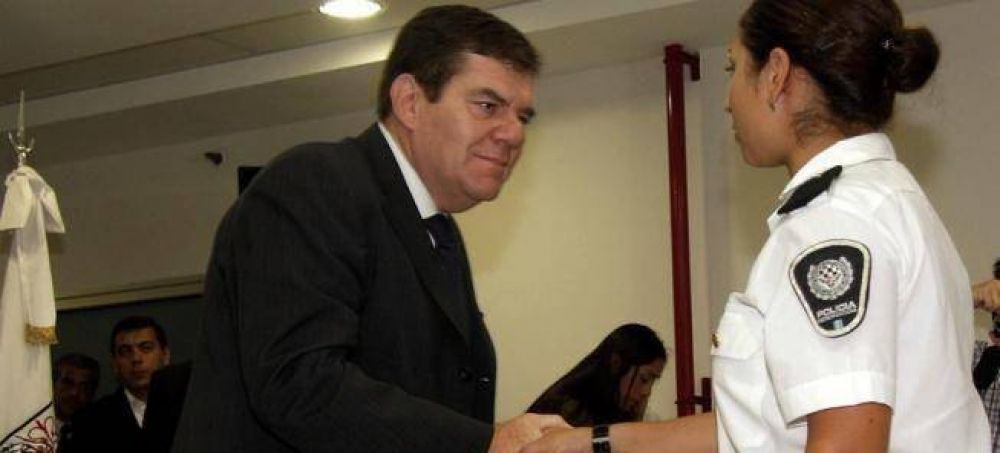La Polic�a Metropolitana contrat� a la aseguradora Mapfre por adjudicaci�n directa