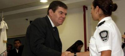 La Polic�a Metropolitana contrat� a la aseguradora Mapfre por adjudicaci�n directa