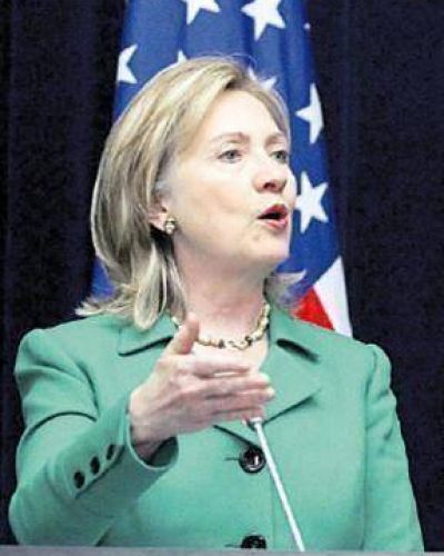 Gesto de Hillary a la Presidenta por los cables