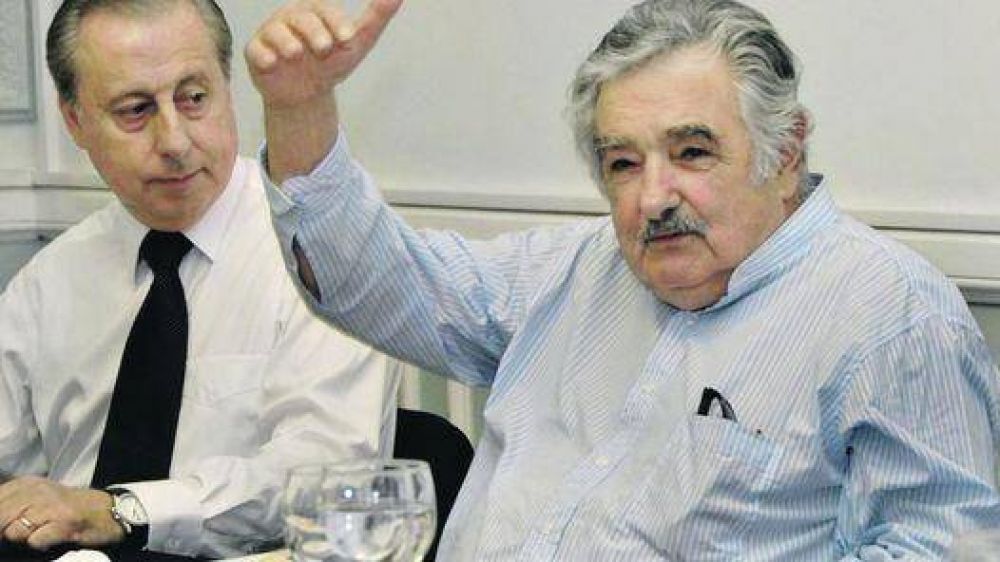 Mujica prohibi� por decreto la ocupaci�n de edificios p�blicos