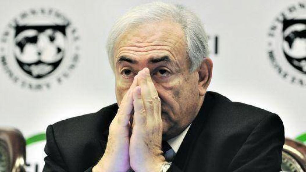 El FMI advirti� que Irlanda y Grecia �est�n al borde del precipicio�