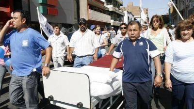 El gremio de ATSA siti� el centro de la ciudad con 10 piquetes 