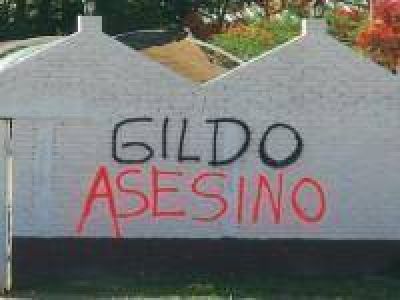 Pintadas en carteles oficiales contra el gobernador Insfr�n 