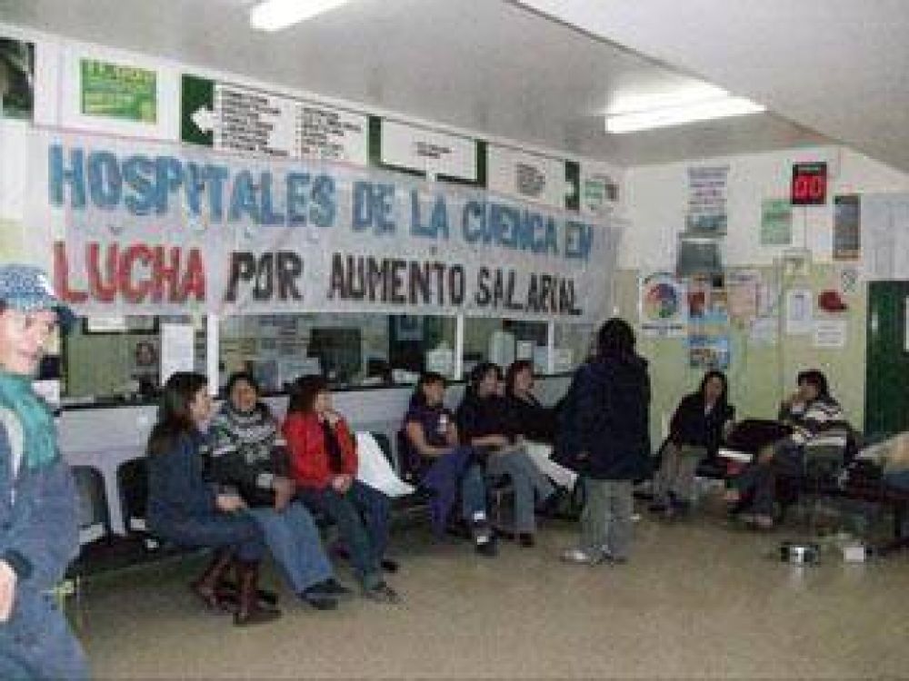 Sigue el reclamo en hospitales de la Cuenca Carbon�fera