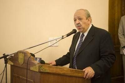 Brizuela otorg� un plus de $300 para los empleados y becados