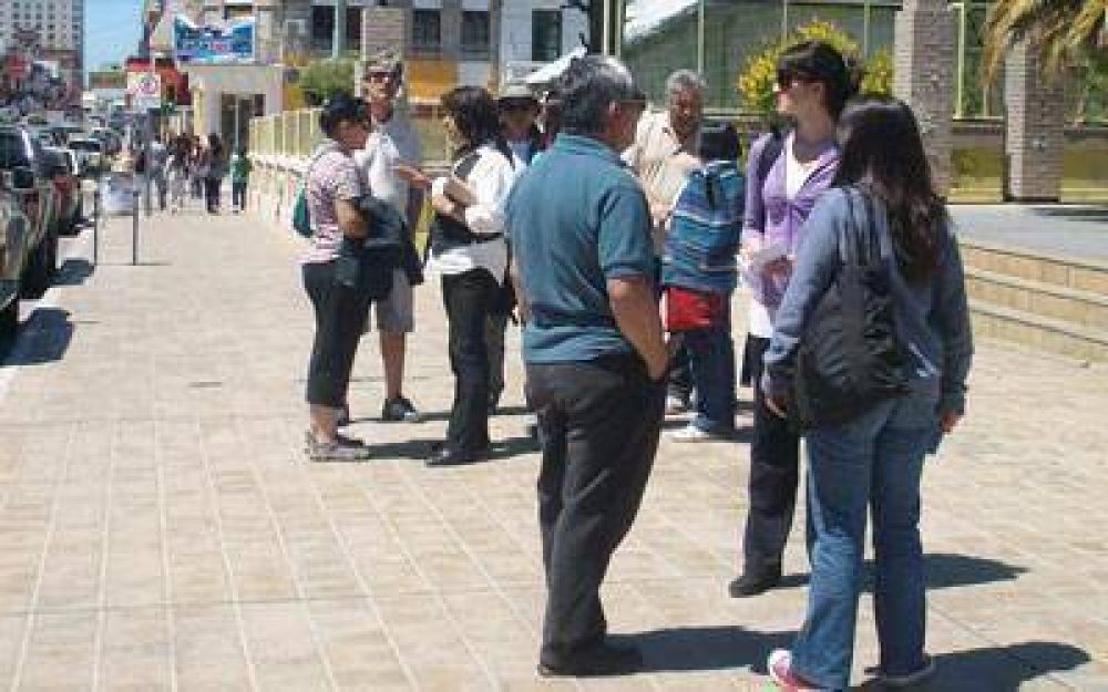 Partidos de izquierda promueven la estatizaci�n del hidrocarburo