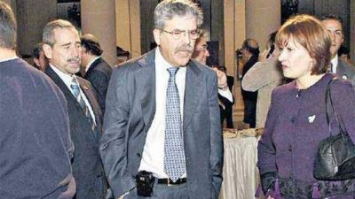 Armaron una red para cobrar comisiones por el tren bala