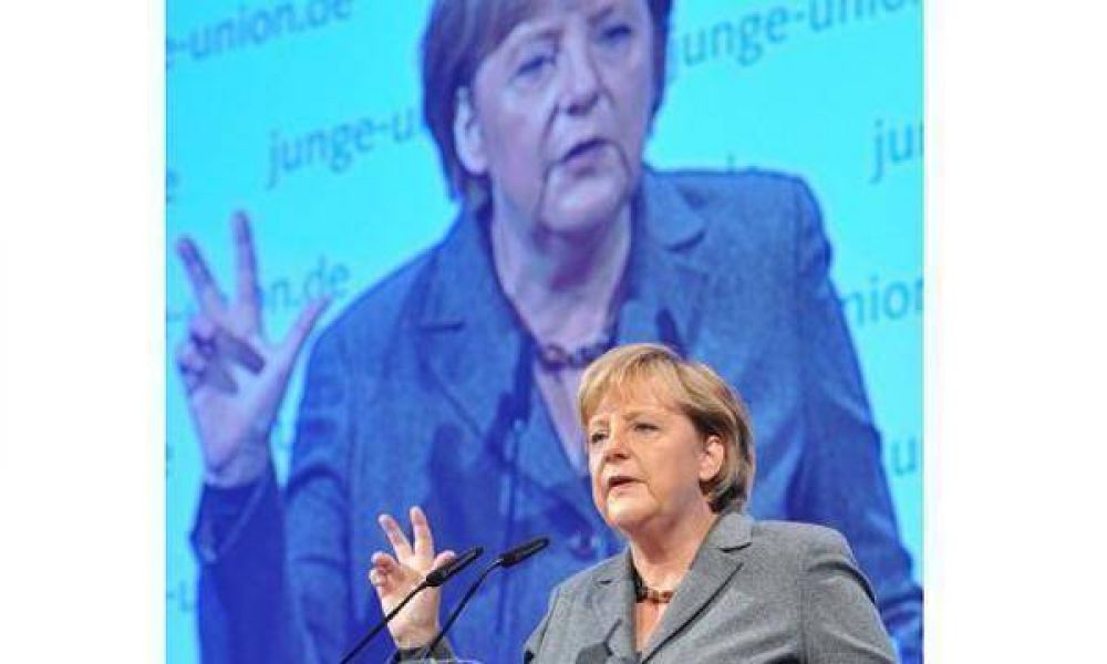Merkel reclama m�s acciones contra la crisis y amenaza con dejar la eurozona