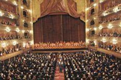 Tiempo de �pera en los tribunales porte�os