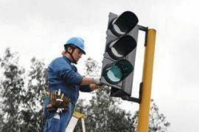 Chacabuco Empezaron a colocarse los nuevos sem�foros
