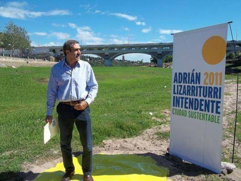  Adri�n Lizarriturri se lanz� como candidato a intendente en el lecho del lago