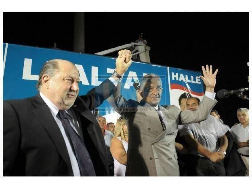 Con cr�ticas al kirchnerismo, Rodr�guez Sa� comparti� un acto con Busti y Halle