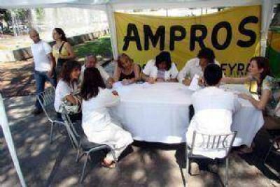 Ampros atendi� en la plaza y volvi� a pedir la renuncia de Behler