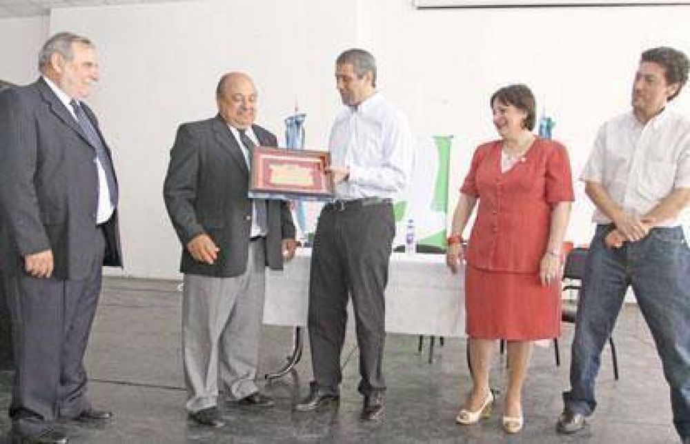 El Intendente particip� del festejo por el 219� Aniversario de Avellaneda Centro