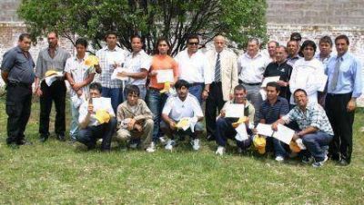 La UOCRA entreg� certificados de alba�iler�a a internos de la Unidad Penal XV de Batan