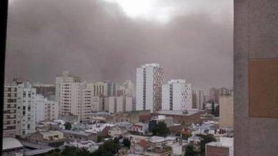 Ocho heridos y destrozos por un fuerte temporal en Bah�a Blanca