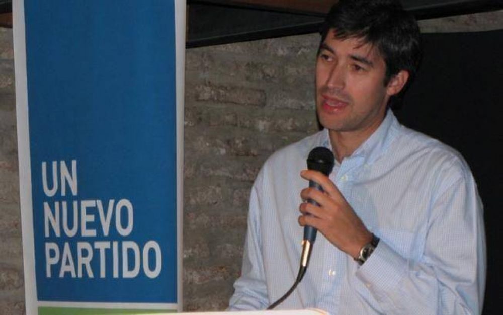 Acus� al PRO de autista