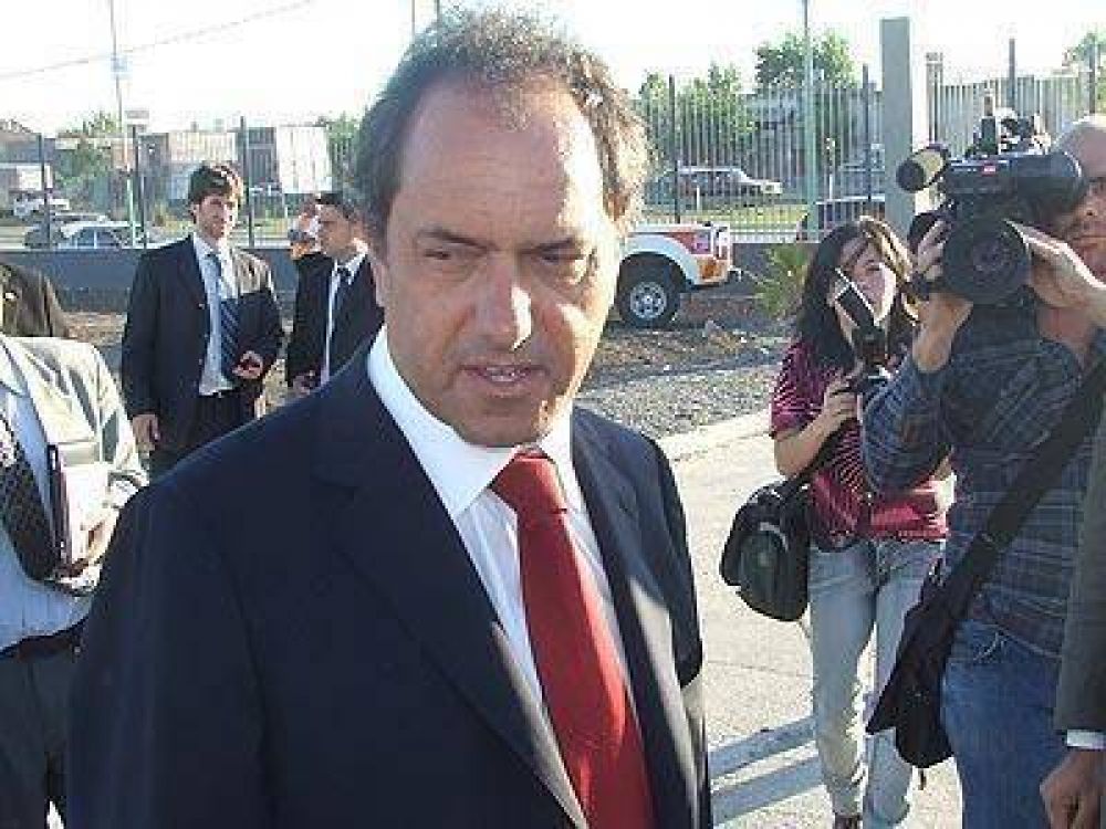 LOMAS Scioli entreg� un mill�n de pesos a Lomas de Zamra