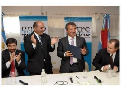 El ministro Manzur visit� Concordia para articular los convenios con la provincia