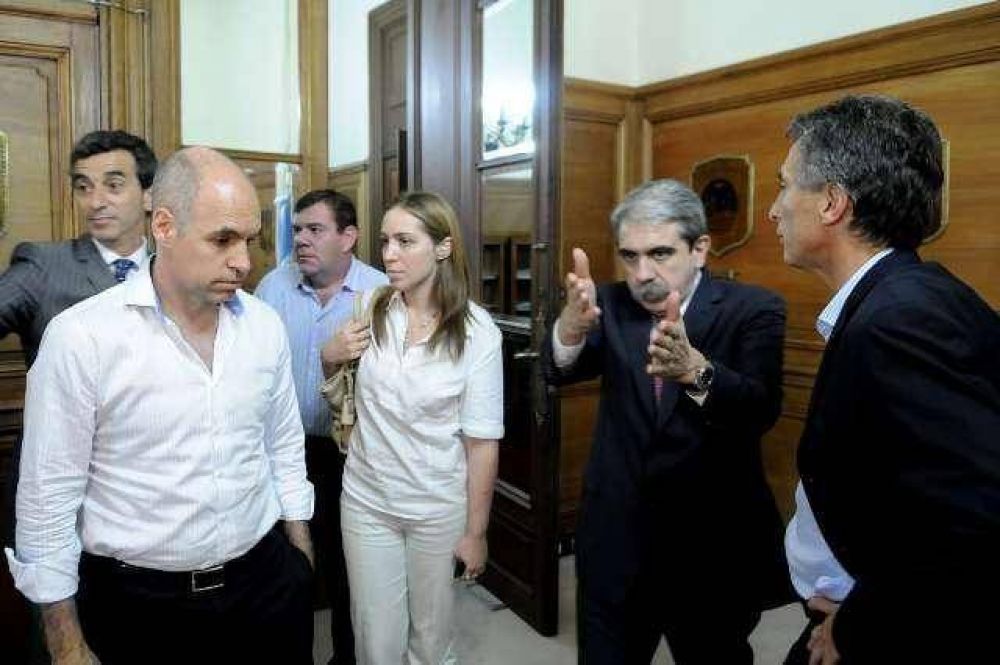 Cumbre de Macri y los ministros de Cristina en la Casa Rosada