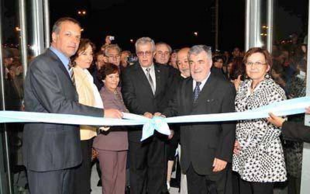 Qued� inaugurado anoche el Predio Ferial de la ciudad