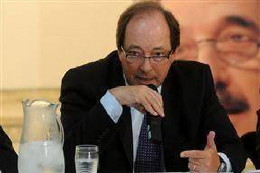 La UCR reclam� "abandonar la pelea" pol�tica