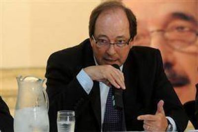 La UCR reclam� "abandonar la pelea" pol�tica