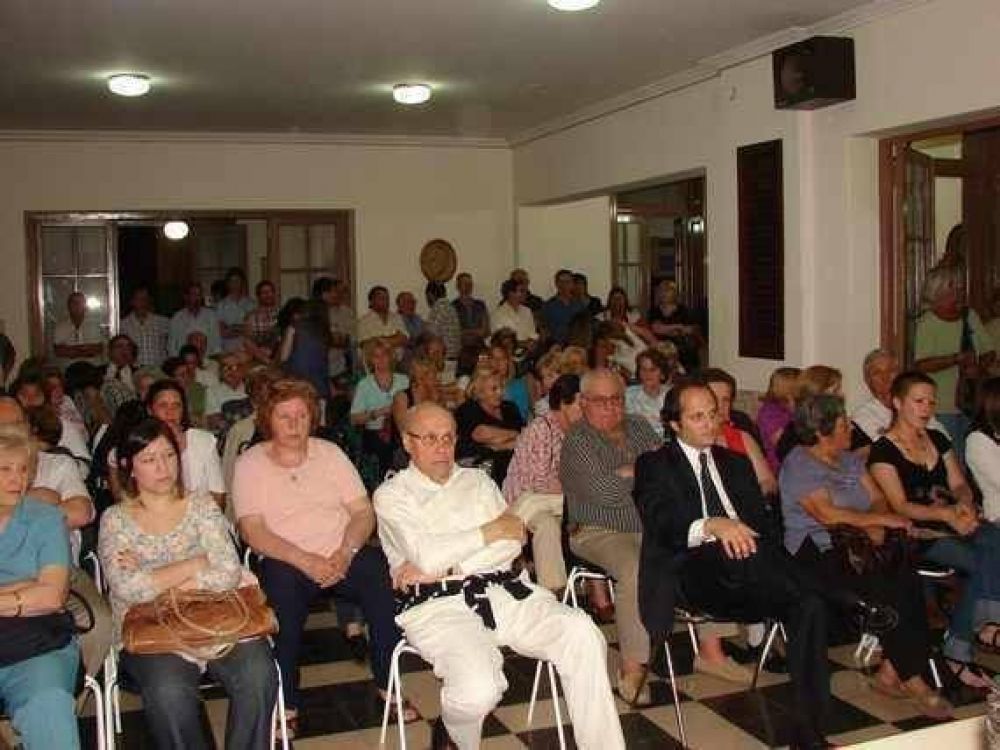 ACTO EN LA UCR POR LOS 27 A�OS DE LA RECUPERACION DE LA DEMOCRACIA.