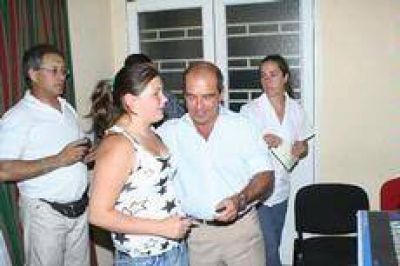 Entregaron tarjetas de d�bito del programa �Envi�n�