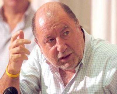 Busti volvi� a fustigar a Urribarri