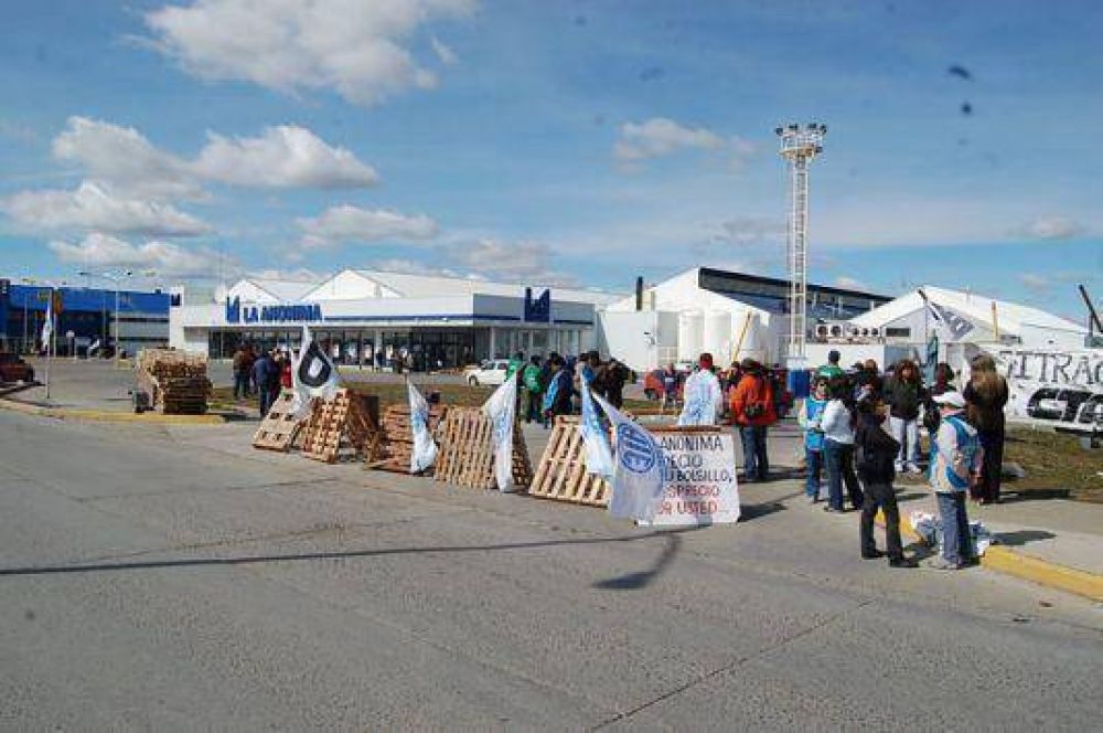 Gremios y sindicatos protestan por la remarcaci�n de precios