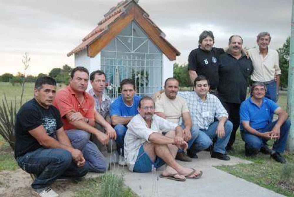 EN LA ENTRADA DE LA LOCALIDAD DE J�UREUGUI Reconstruyeron una ermita que hab�a sido destruida en un accidente