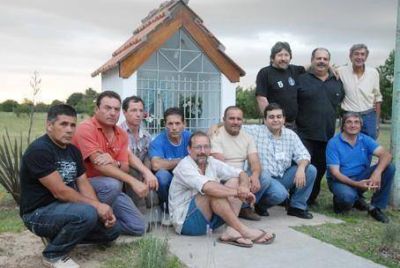 EN LA ENTRADA DE LA LOCALIDAD DE J�UREUGUI Reconstruyeron una ermita que hab�a sido destruida en un accidente