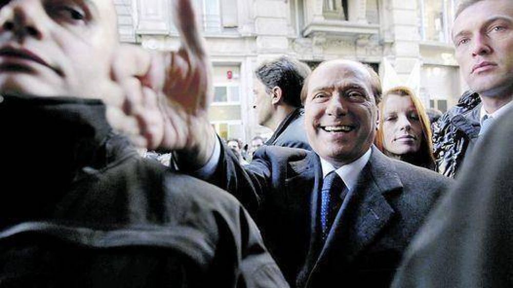El Parlamento comienza a debatir si Berlusconi se queda en el poder