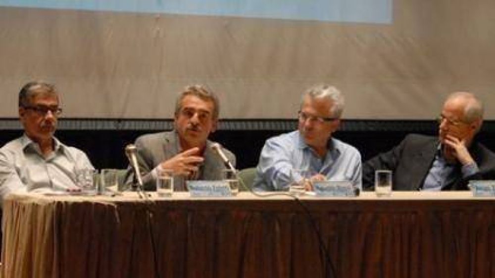 Agust�n Rossi: "Hay que ser ideol�gicamente correcto"