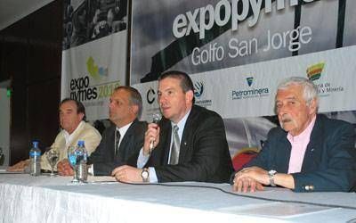 Buzzi encabez� la apertura de la exposici�n petrolera