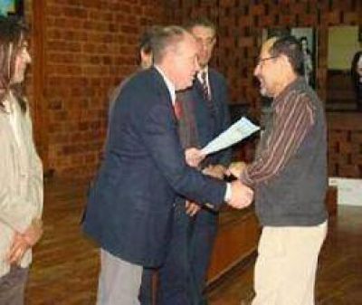 Carignani entreg� 97 certificados