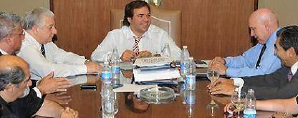 Municipales bonaerenses piden una reuni�n con Scioli por plus de $ 500