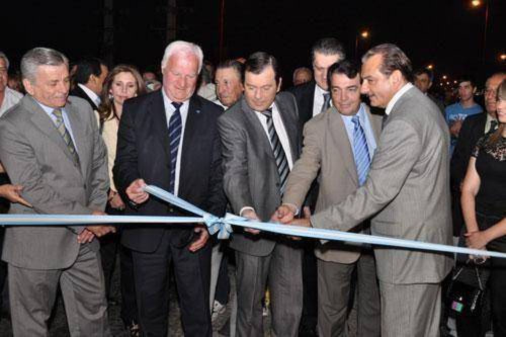 El gobernador y autoridades nacionales inauguraron la refaccin del Carretero