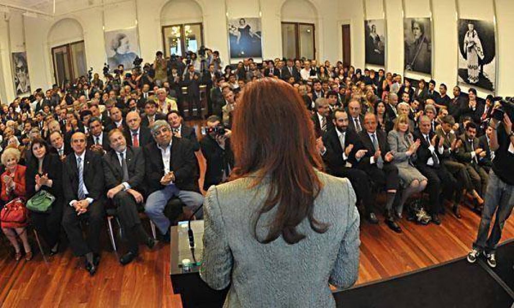 La Presidente anuncia la canasta navide�a de "bajo costo"