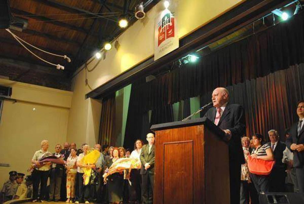 Hurlingham cumpli� 15 a�os de autonom�a a toda fiesta con la Solidaridad como eje
