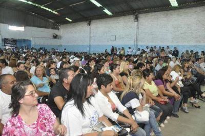 Entrega de diplomas a los integrantes de las cooperativas