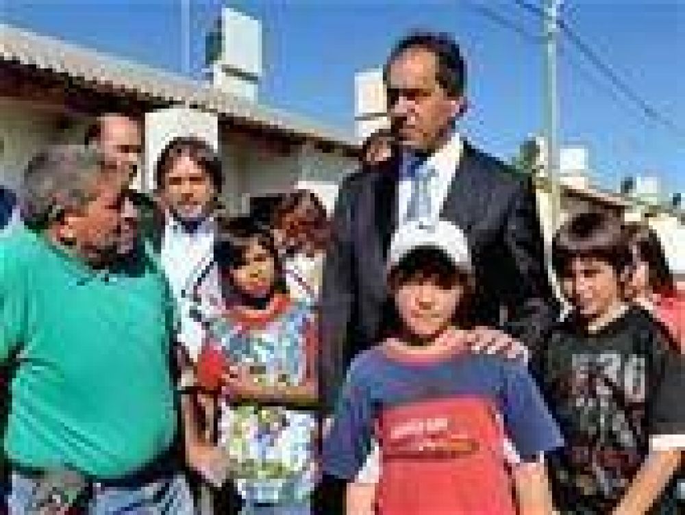 Scioli inaugur� el complejo educativo m�s grande de la Provincia en la ciudad de Tandil