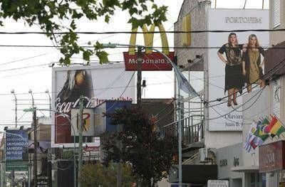 El proyecto de la publicidad callejera sufri� un nuevo rev�s